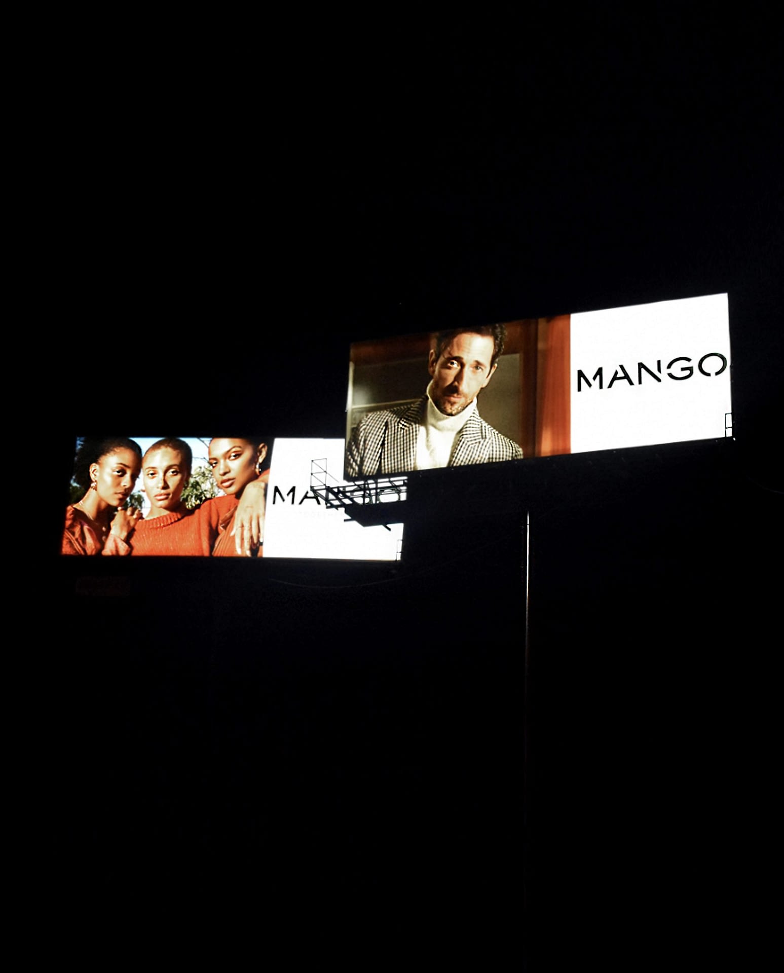 cartel publicitario exterior led